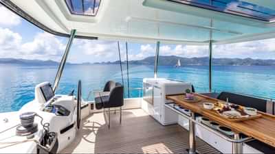 Valinor's flybridge