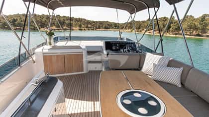 LE CHIFFRE 20m motor yacht charter, photo 11