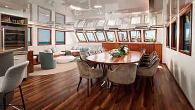 Salon dining