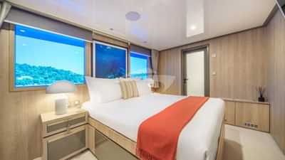 Main deck aft guest convertible double