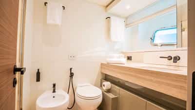 Double cabin bath
