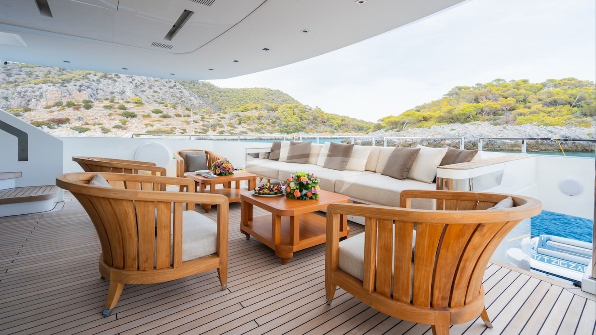 Aft deck seating