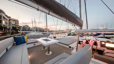 Flybridge lounge