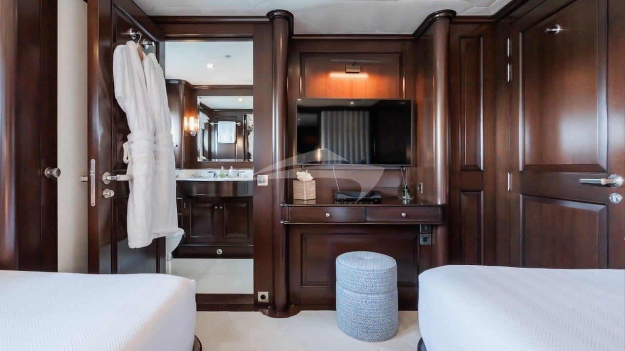 Twin stateroom (with additional pullman) is en suite