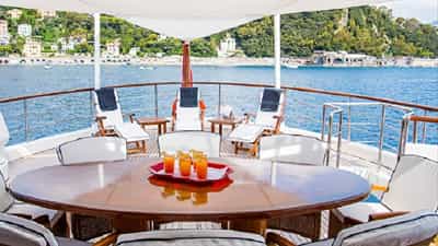 Aft Dining and Son Loungers