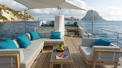 Upper Deck Lounge