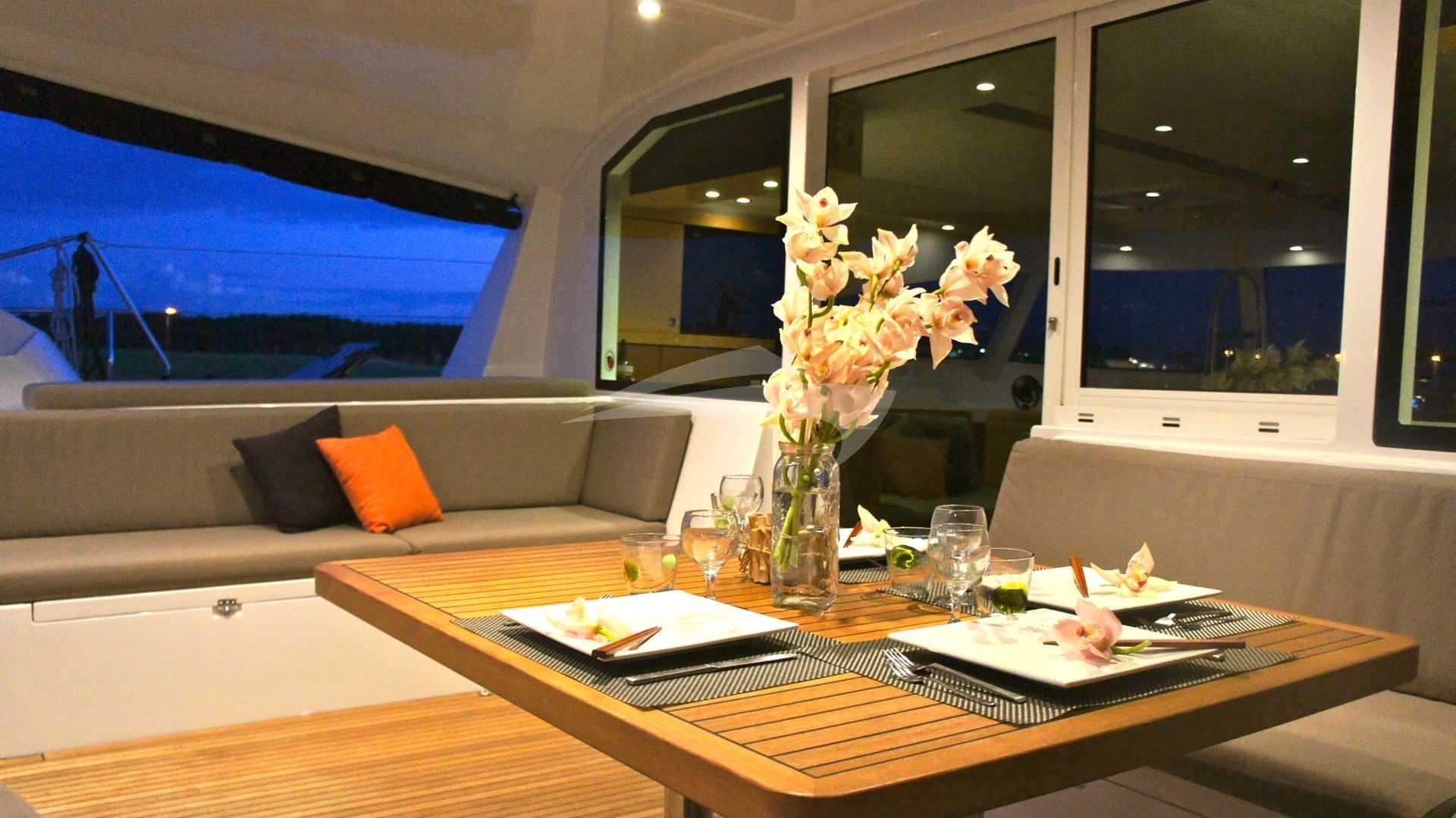 al fresco dining in the spacious aft cockpit