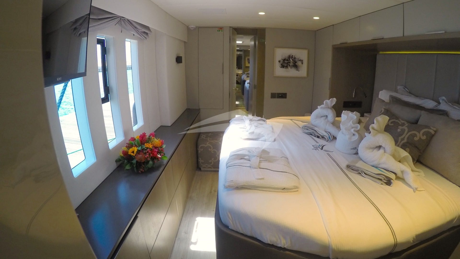 Forward queen suite