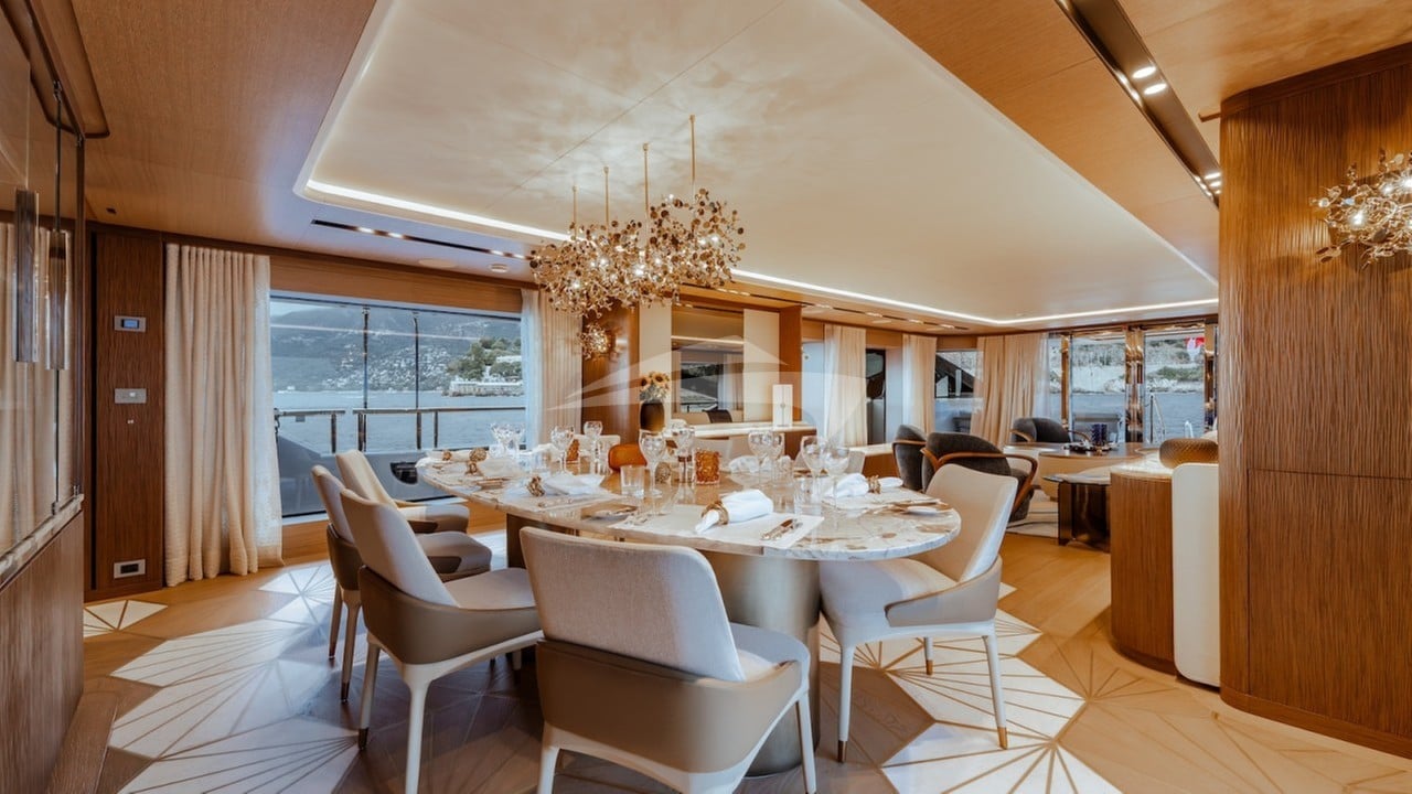 Fine dining in main saloon