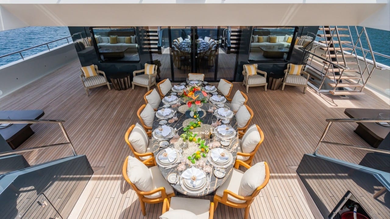 Upper deck al fresco dining