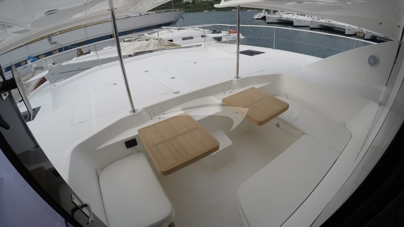 Forward lounging cockpit