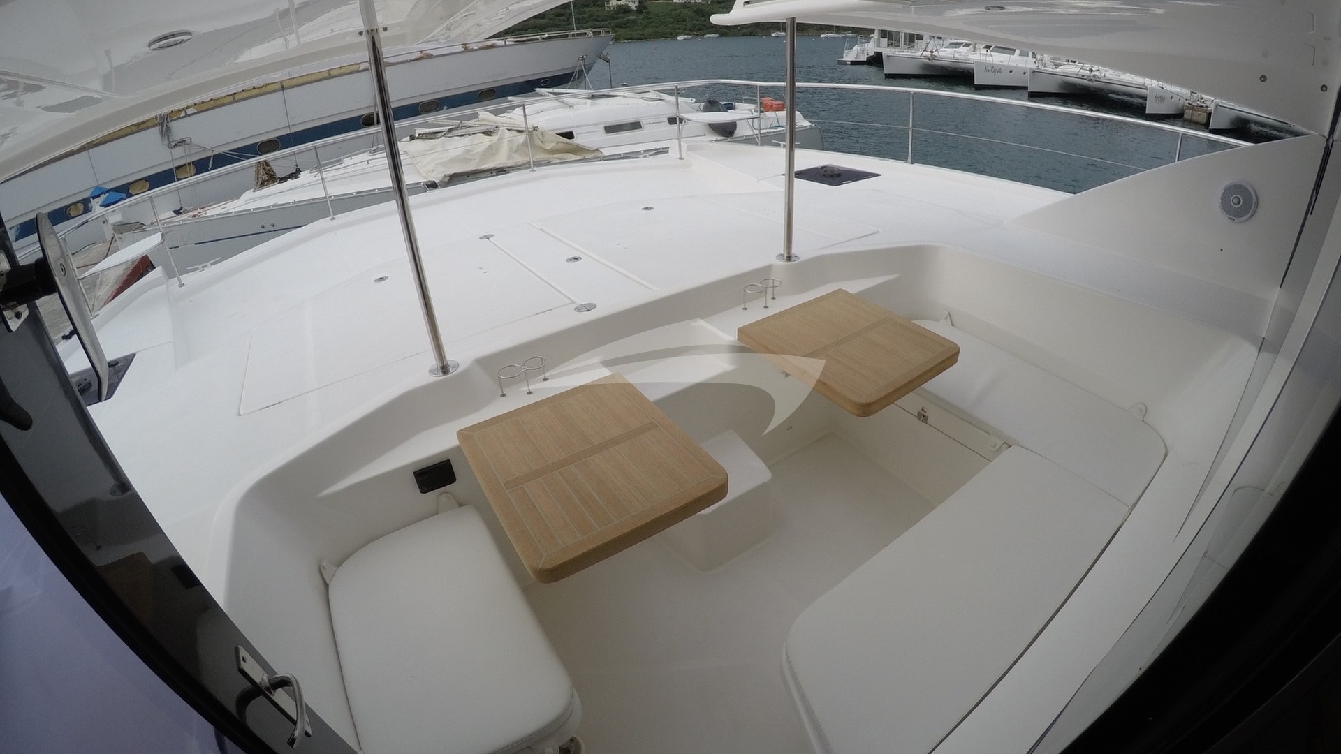 Forward lounging cockpit