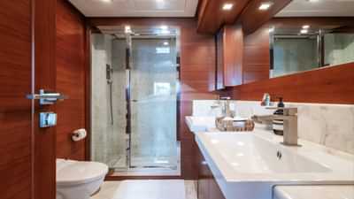 Master staterooom is en suite