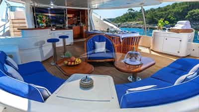 Deck seating area