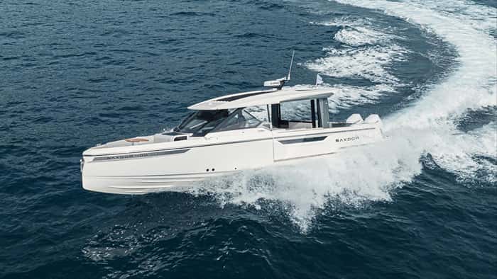 SAXDOR 400 GTO 12m motor yacht charter, photo 3