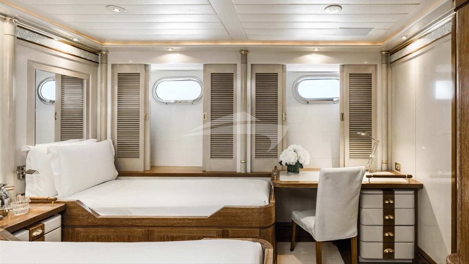 OLYMPUS, Aufnahme aus dem Yachtportfolio 19