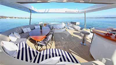 Sun Deck & Jacuzzi
