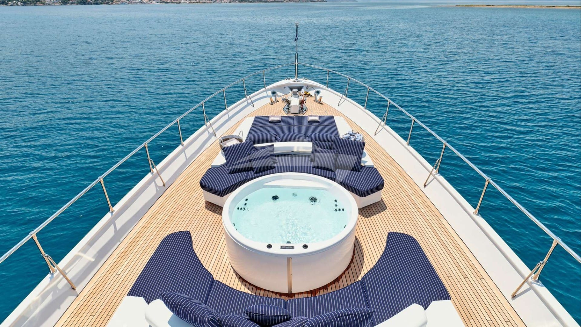 Deck Jacuzzi