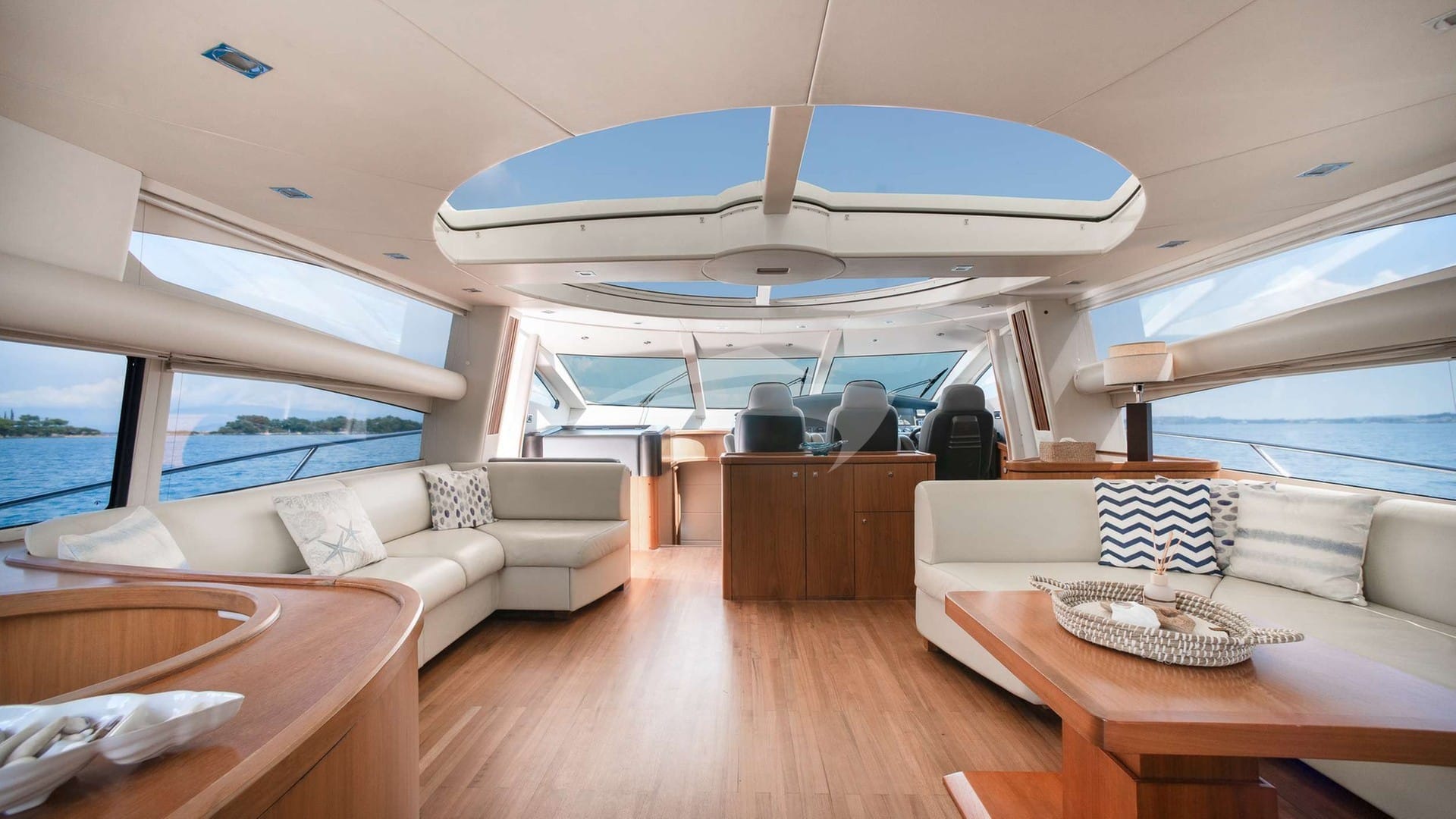 Main Saloon/Dining Area