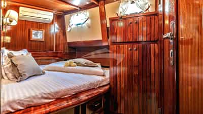 Guest cabin