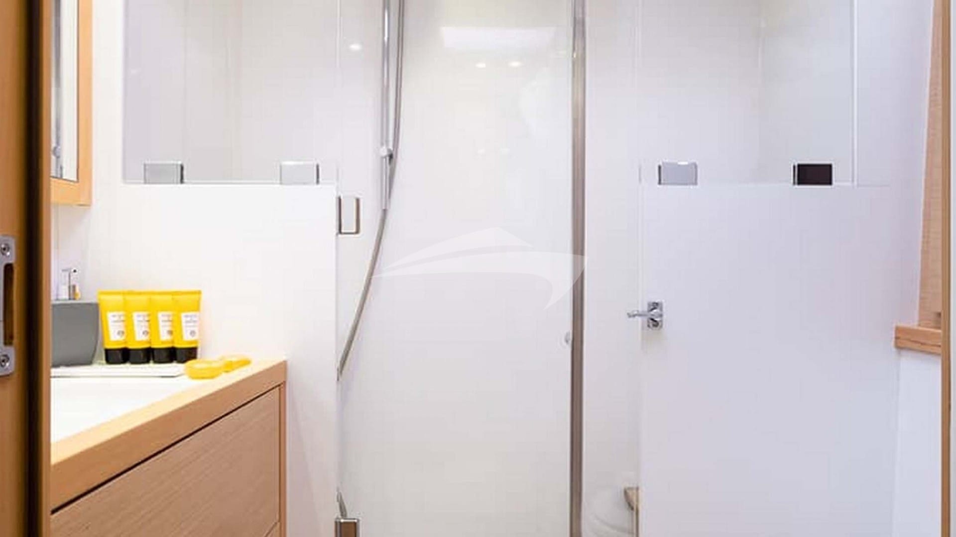 Guest Bathroom - Bow Left Cabin