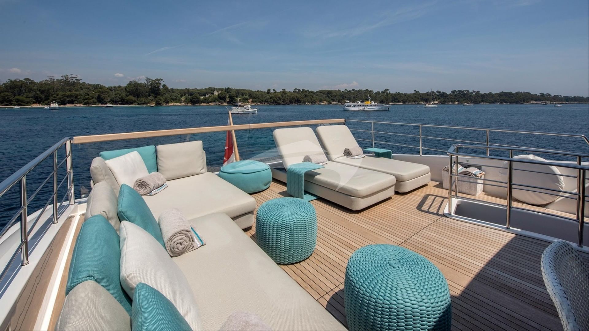 Sundeck and sun loungers