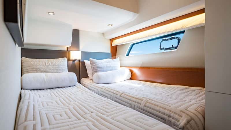 WHISKY AND WAVES 16m motor yacht charter, photo 9