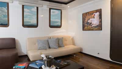 Suite lounge