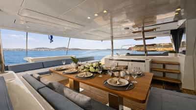Royal-Destiny-cocpit-table