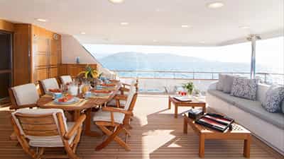 Aft deck seating