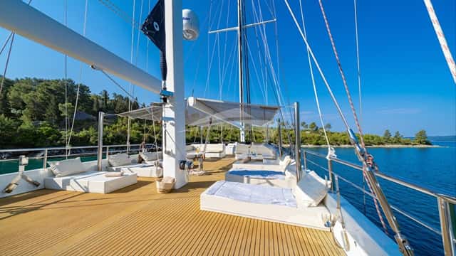 NAVILUX yacht charter photo 2