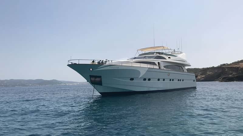 B3 27m motor yacht charter, photo 2