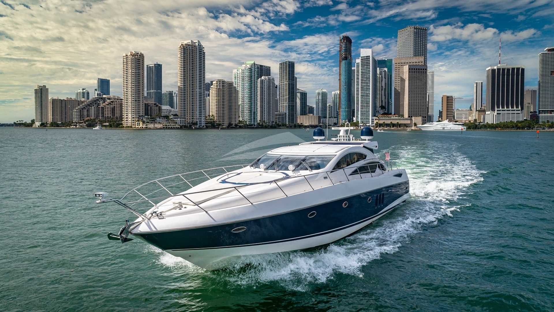 Luxury charter yacht layout diagram for AQUAHOLIC