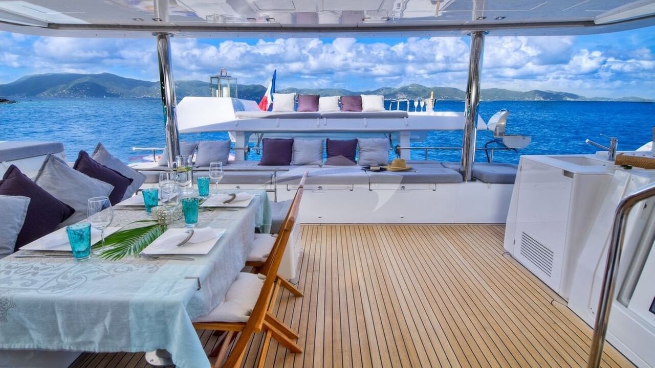 the aft cockpit with the "Champagne Deck"