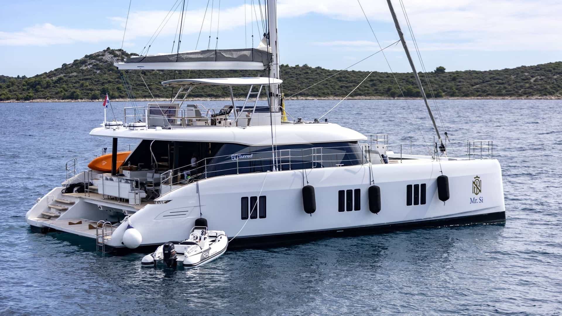 MR.SI yacht charter