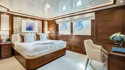 Starboard Aft Queen