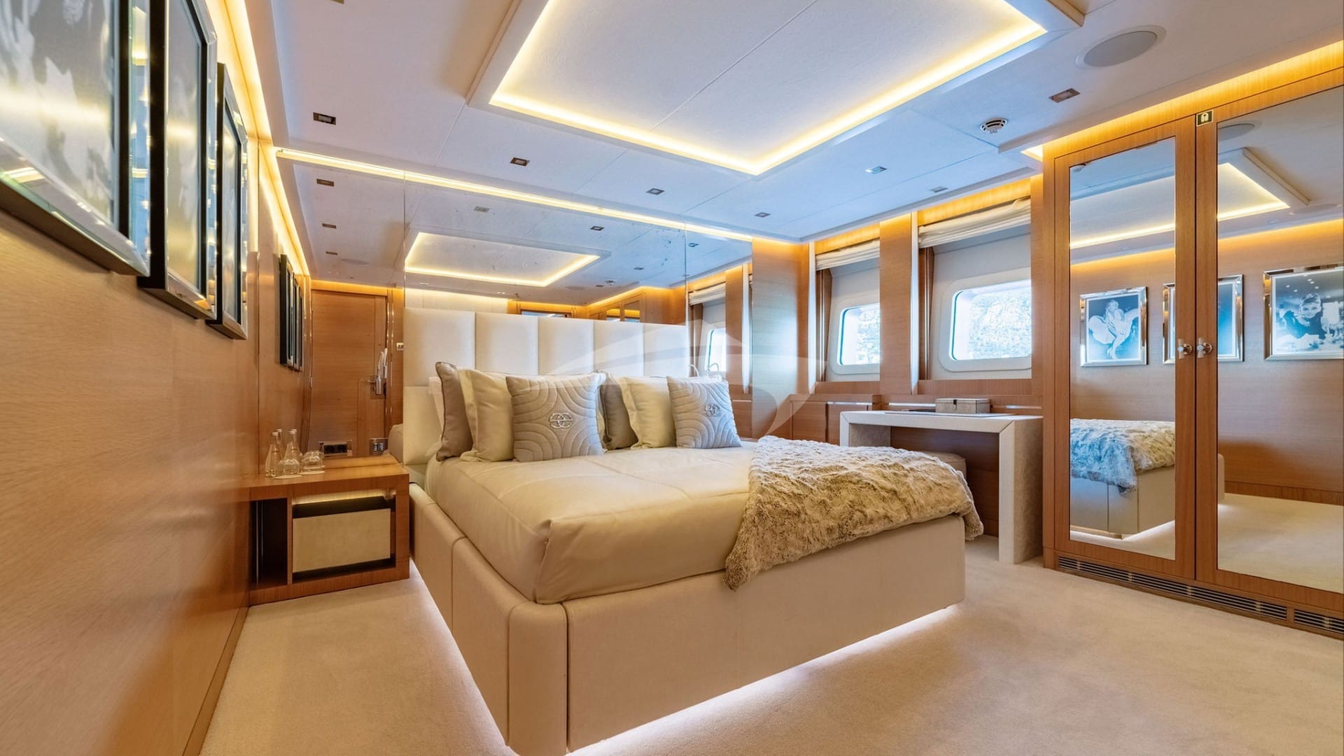 Stbd VIP Cabin