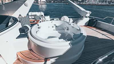 Deck Jacuzzi