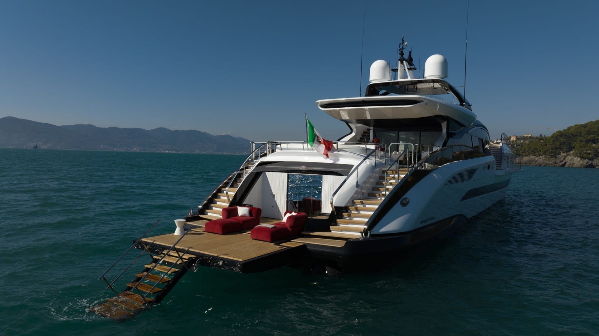 N1 Mangusta 165 REV Aft