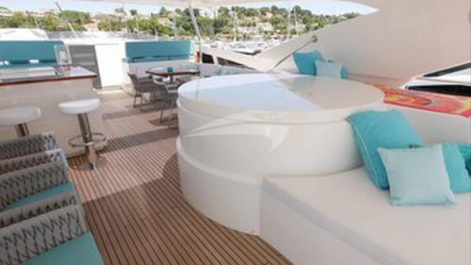 Deck Jacuzzi