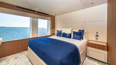 RISING DAWN Upper Deck Double Cabin