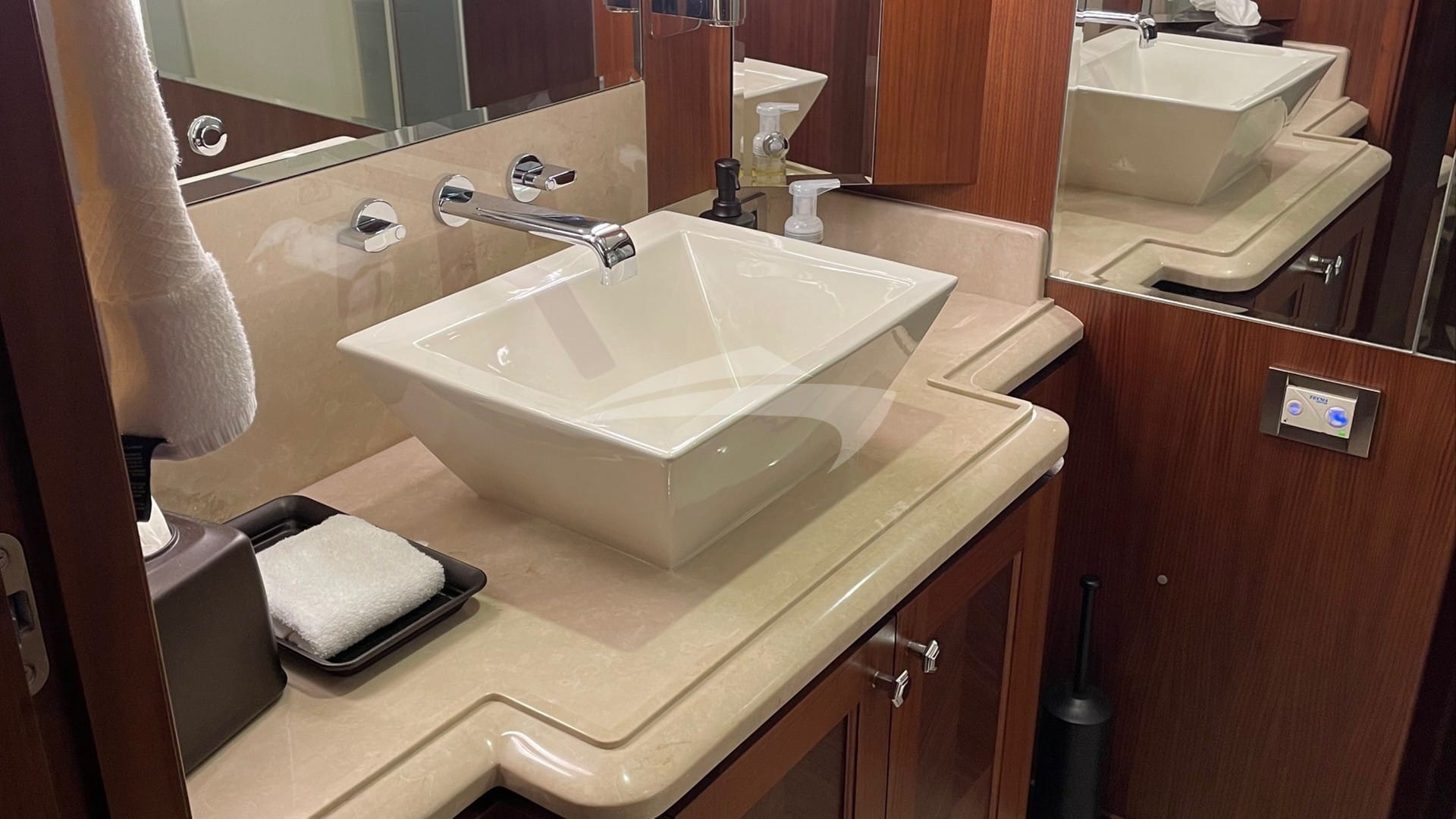 Private en-suite all guest staterooms