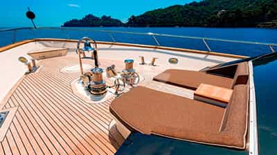 Foredeck solarium