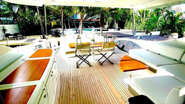 LEONARDO yacht charter photo 2
