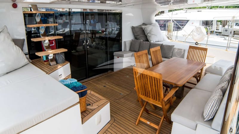 Aft deck lounge