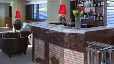 Salon Bar