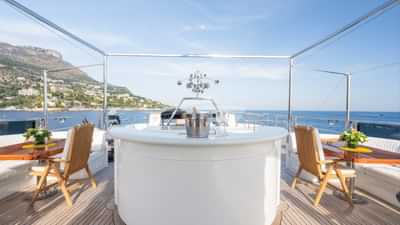 Sundeck bar