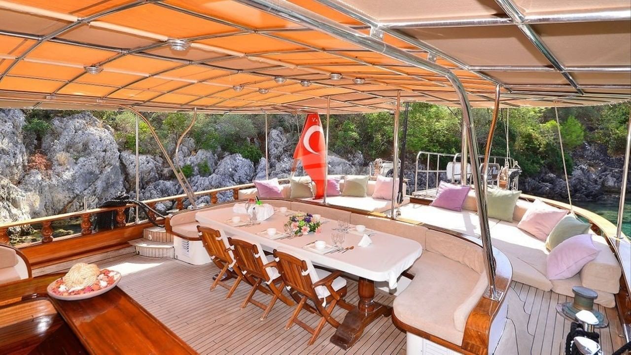 Deck Dining