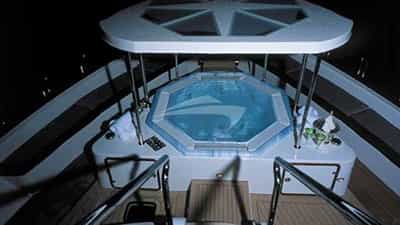 Deck Jacuzzi