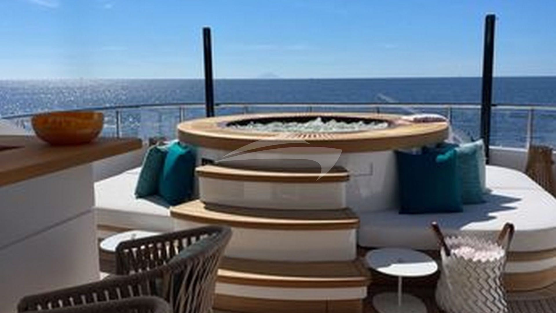 Deck Jacuzzi